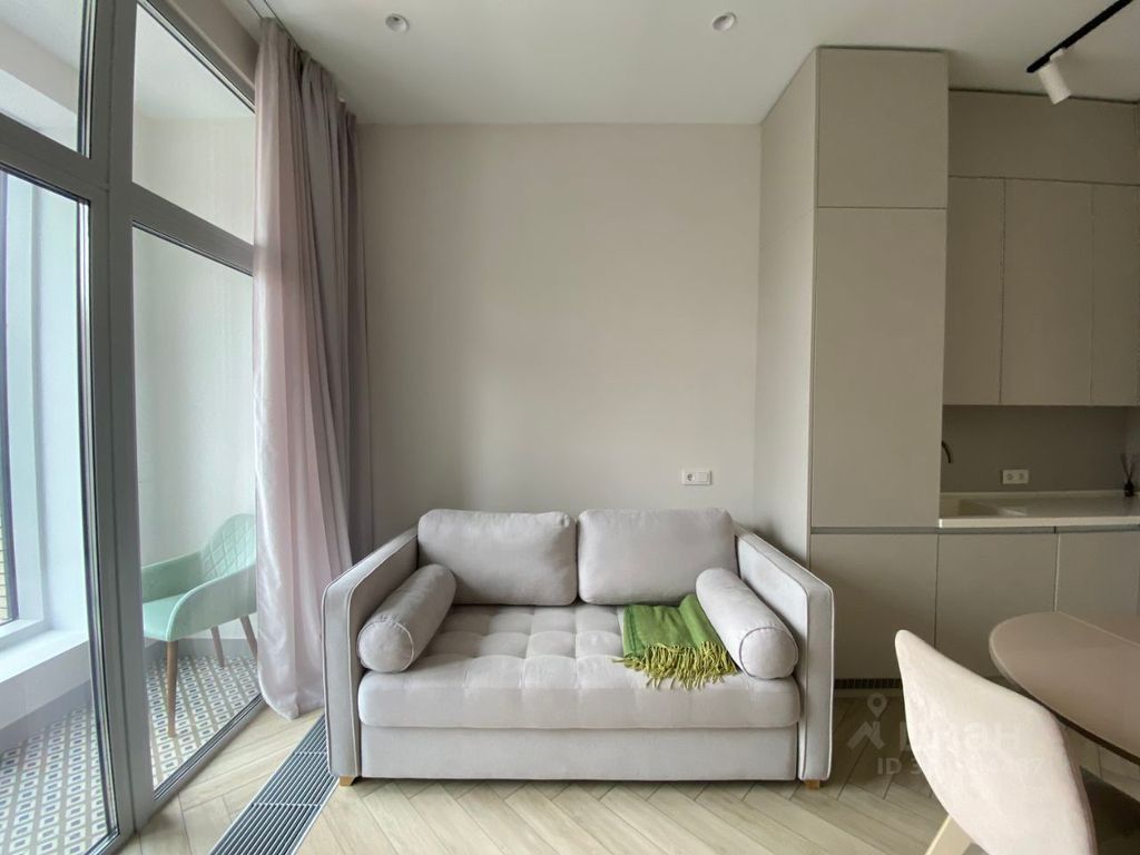 m. ZIL: Apartment, 2-rooms