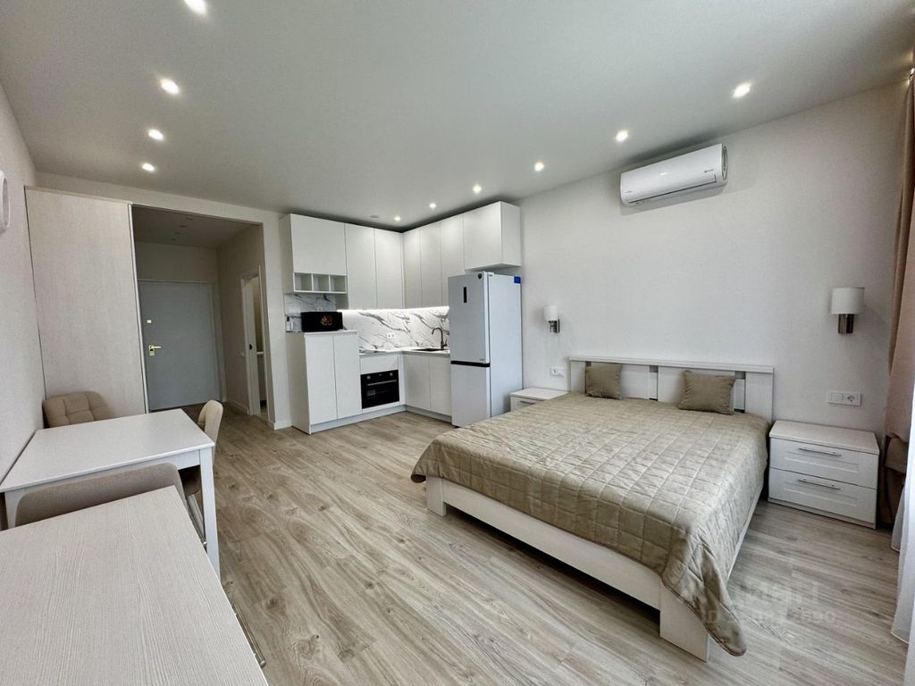m. Dubrovka: Apartment, studio