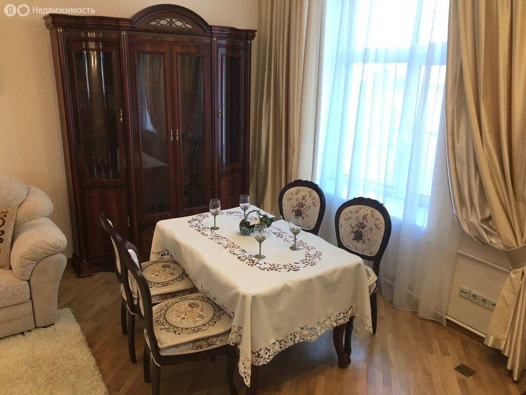 m. Teatralnaya: Apartment, 2-rooms