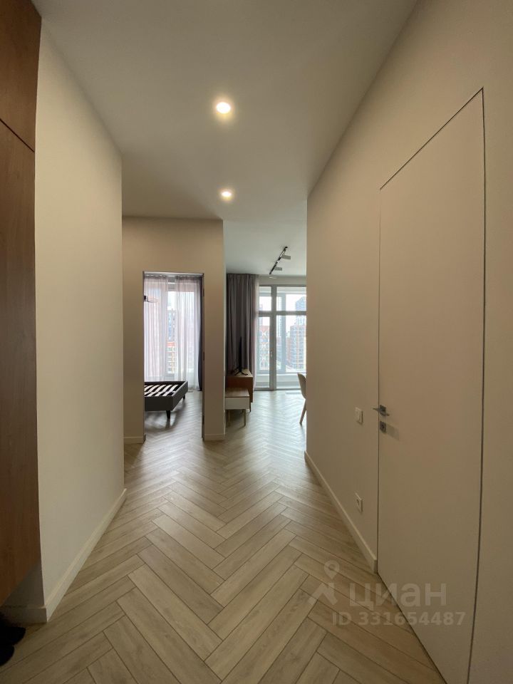 m. ZIL: Apartment, 2-rooms