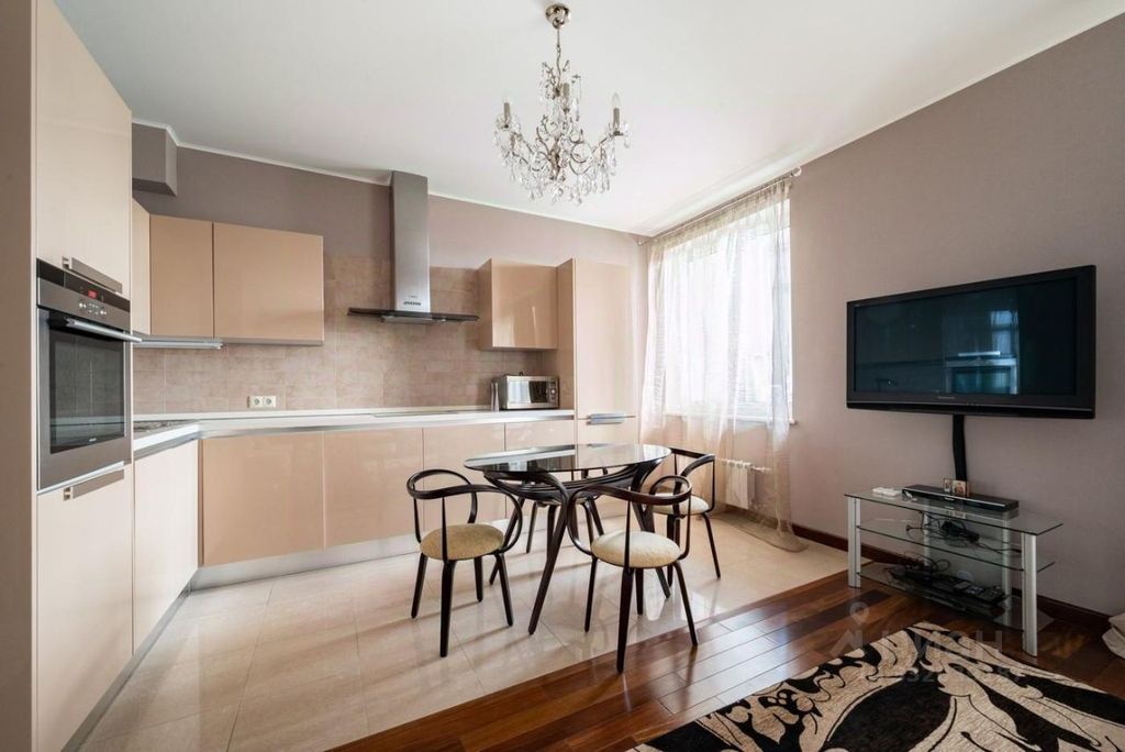 m. Smolenskaya: Apartment, 3-rooms