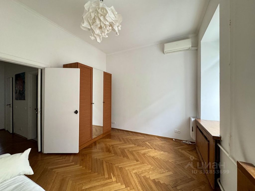 m. Barrikadnaya: Apartment, 3-rooms