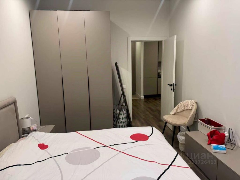 m. ZIL: Apartment, 2-rooms