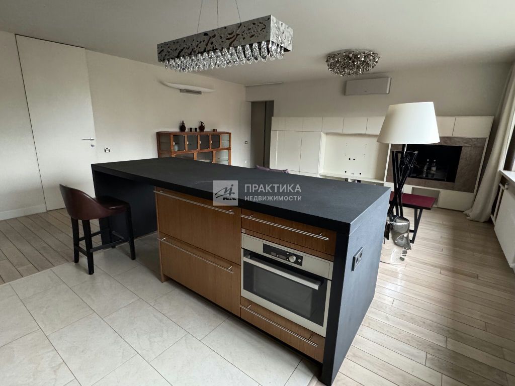 m. Ulitsa 1905 goda: Apartment, 3-rooms
