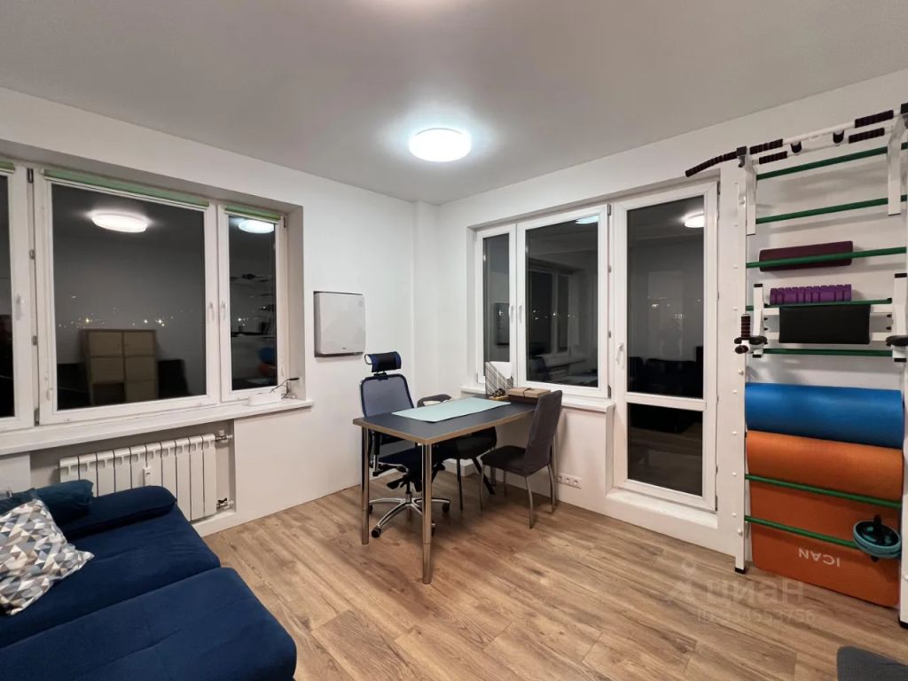 m. ZIL: Apartment, 2-rooms