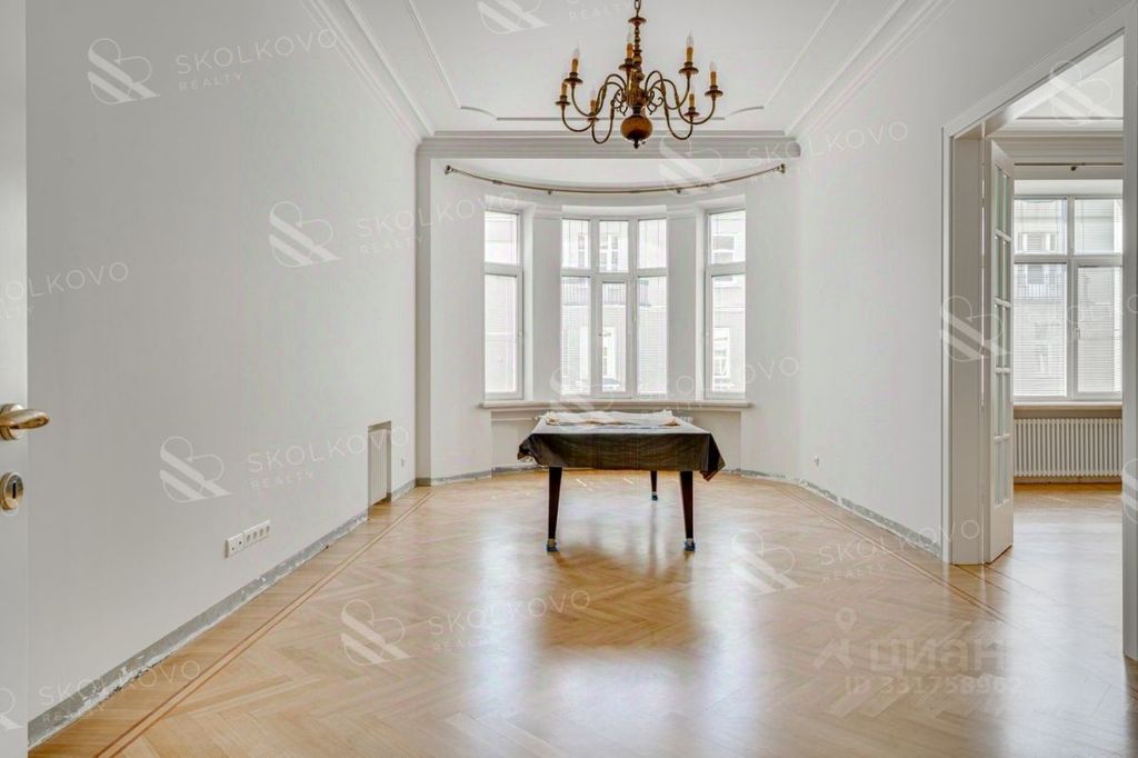 m. Aleksandrovsky sad: Apartment, 6-rooms