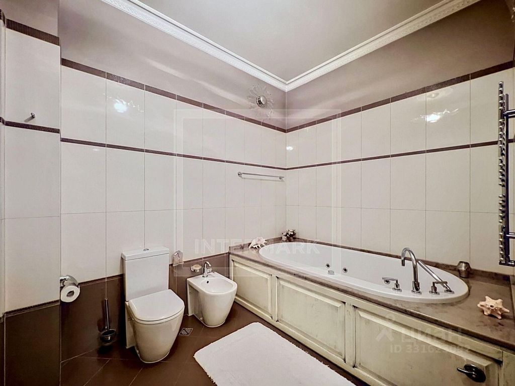 m. Okhotny ryad: Apartment, 5-rooms