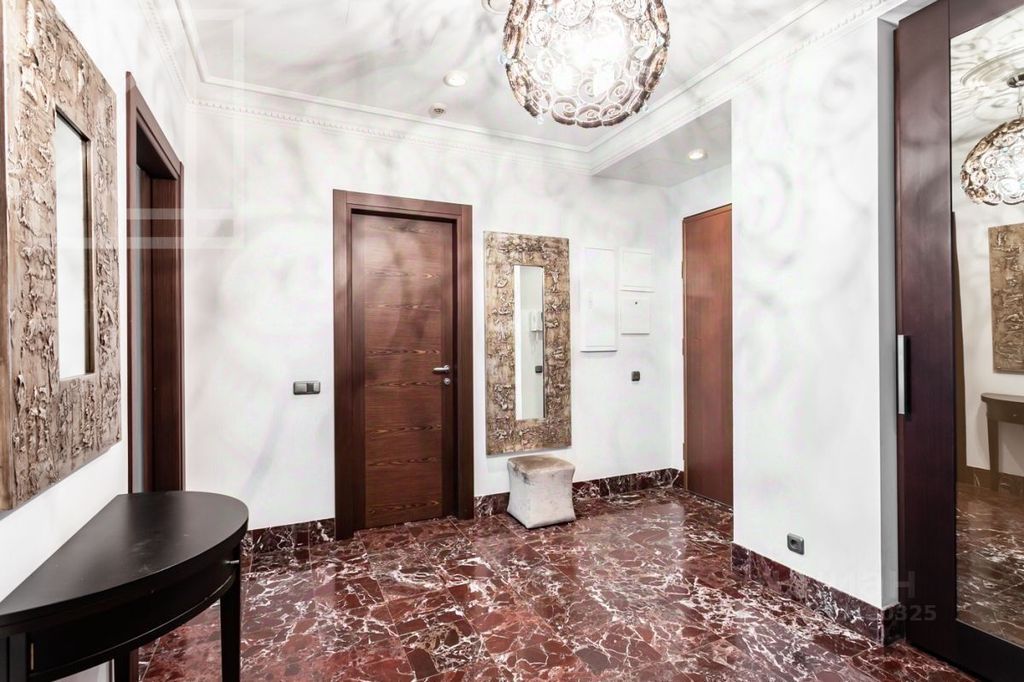 m. Okhotny ryad: Apartment, 4-rooms