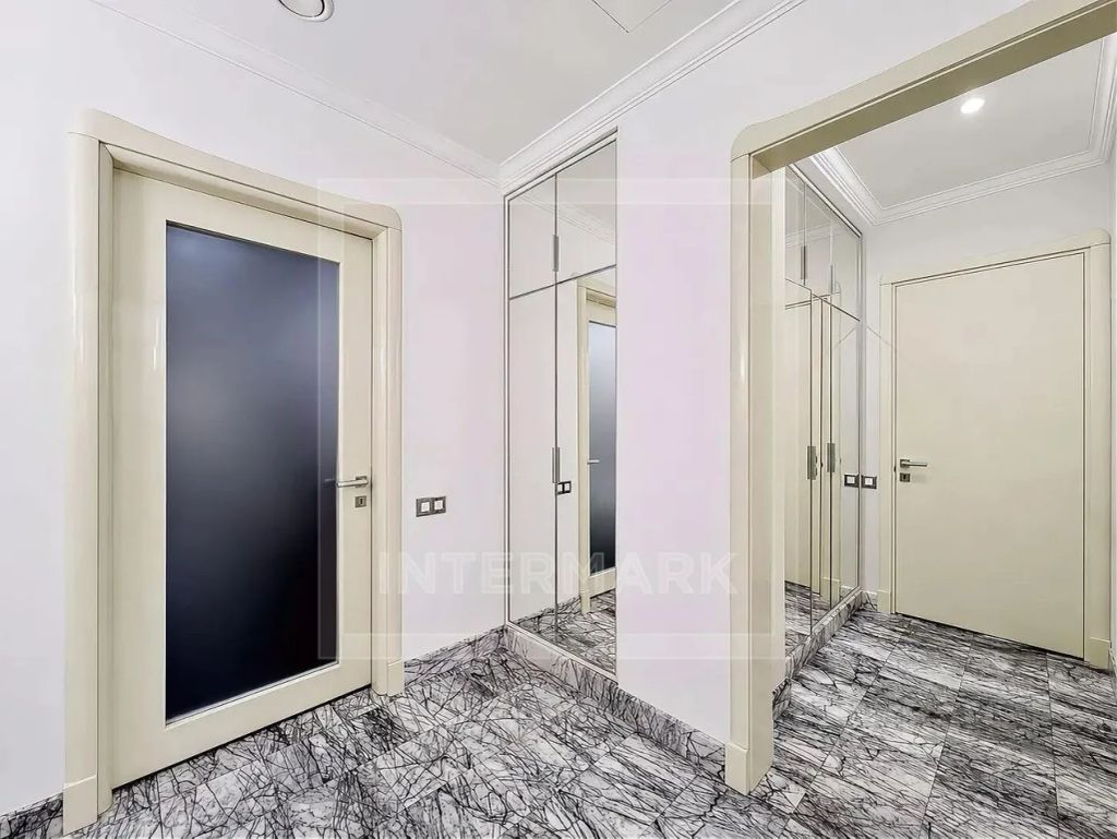 m. Kropotkinskaya: Apartment, 4-rooms