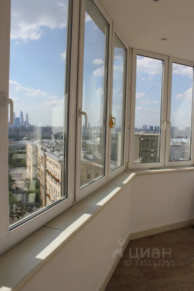 m. Oktyabrskaya: Apartment, 3-rooms