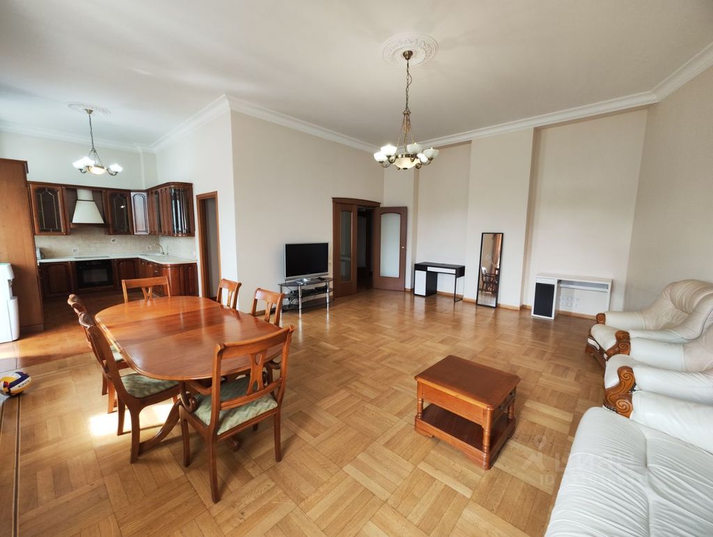 m. Lubyanka: Apartment, 3-rooms