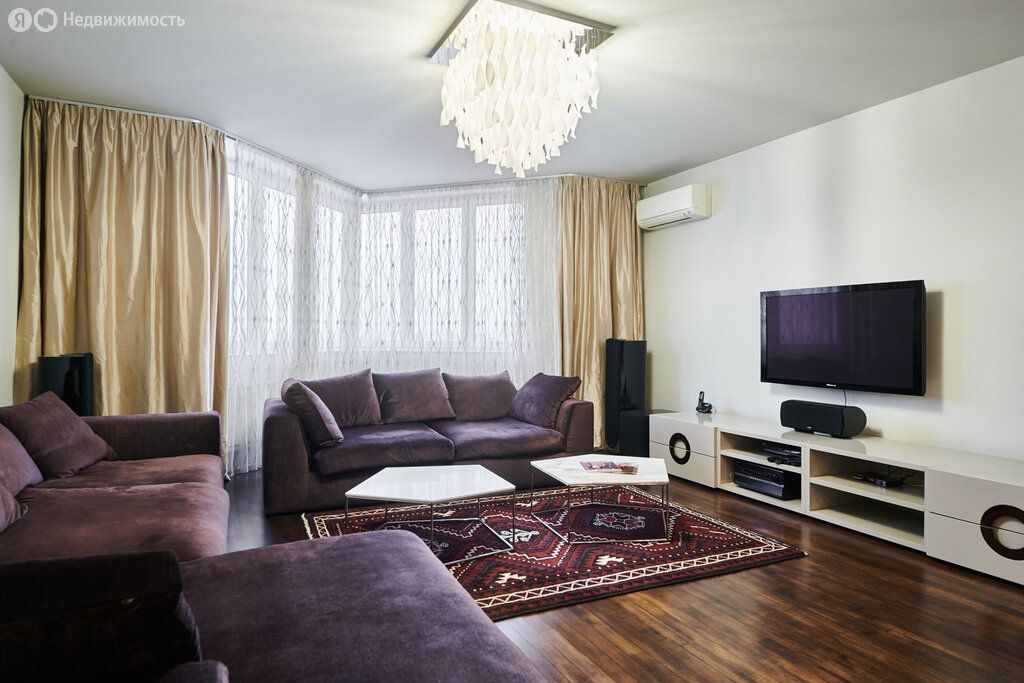 m. Barrikadnaya: Apartment, 3-rooms