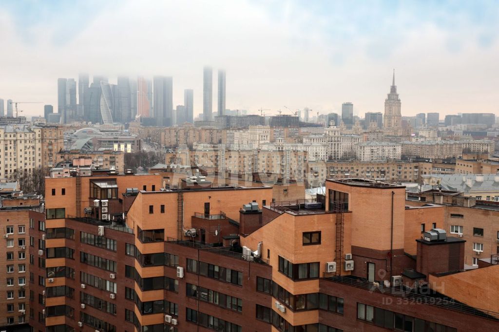 m. Smolenskaya: Apartment, 3-rooms