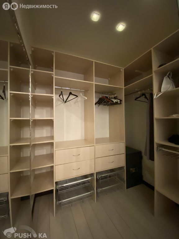 m. Yugo-Zapadnaya: Apartment, 3-rooms