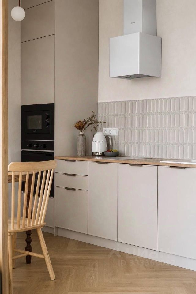 m. Maryina Roscha: Apartment, studio