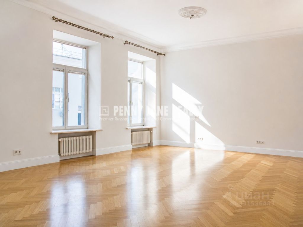 m. Aleksandrovsky sad: Apartment, 4-rooms