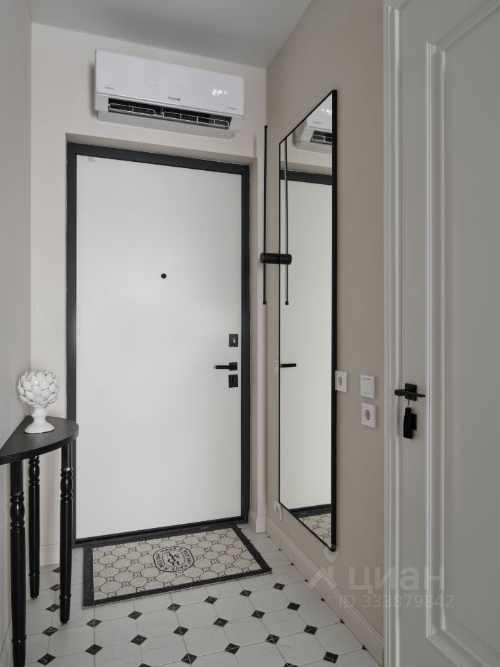 m. Verkhnie Kotly: Apartment, studio