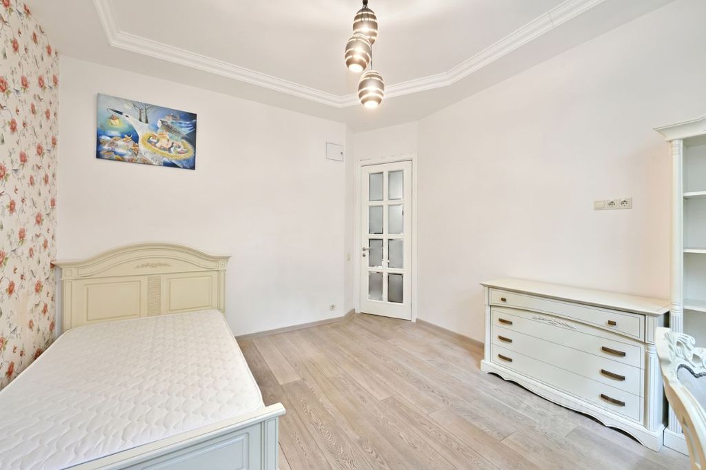m. Smolenskaya: Apartment, 3-rooms