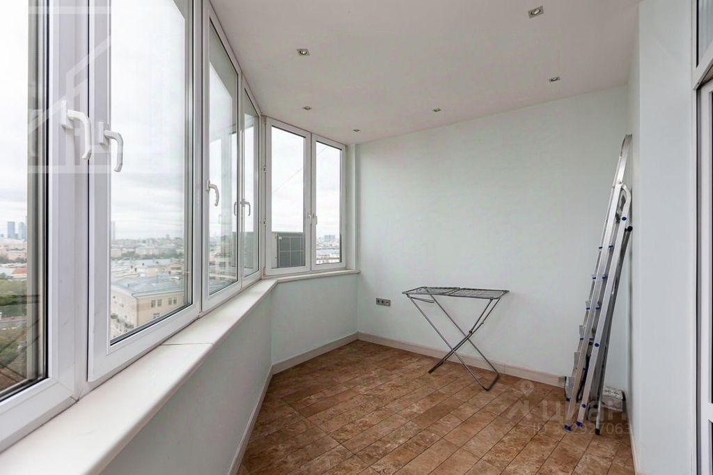 m. Oktyabrskaya: Apartment, 3-rooms