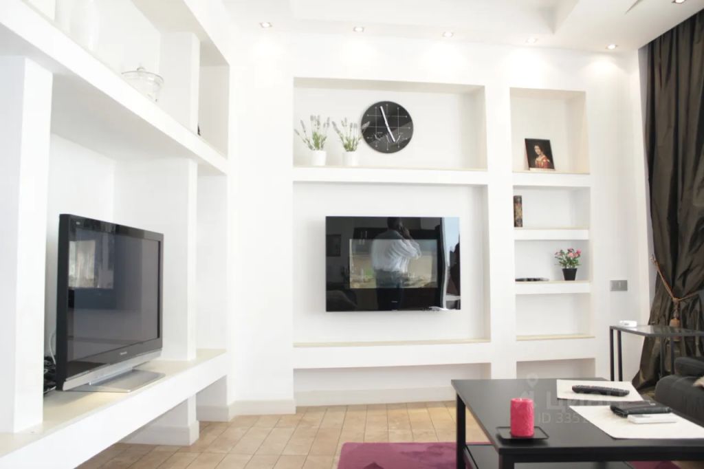 m. Oktyabrskaya: Apartment, 3-rooms