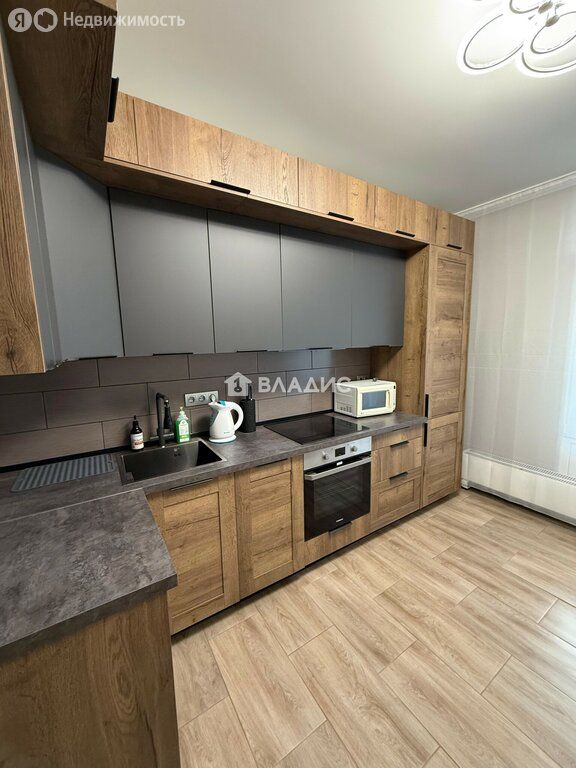 m. Lukhmanovskaya: Apartment, 2-rooms