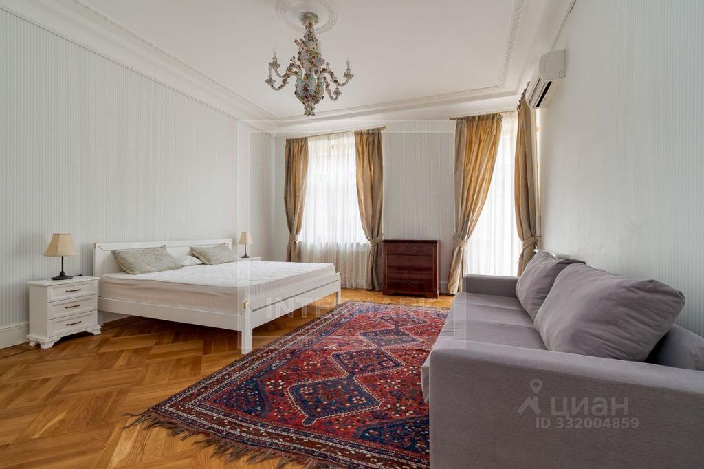 m. Kropotkinskaya: Apartment, 4-rooms
