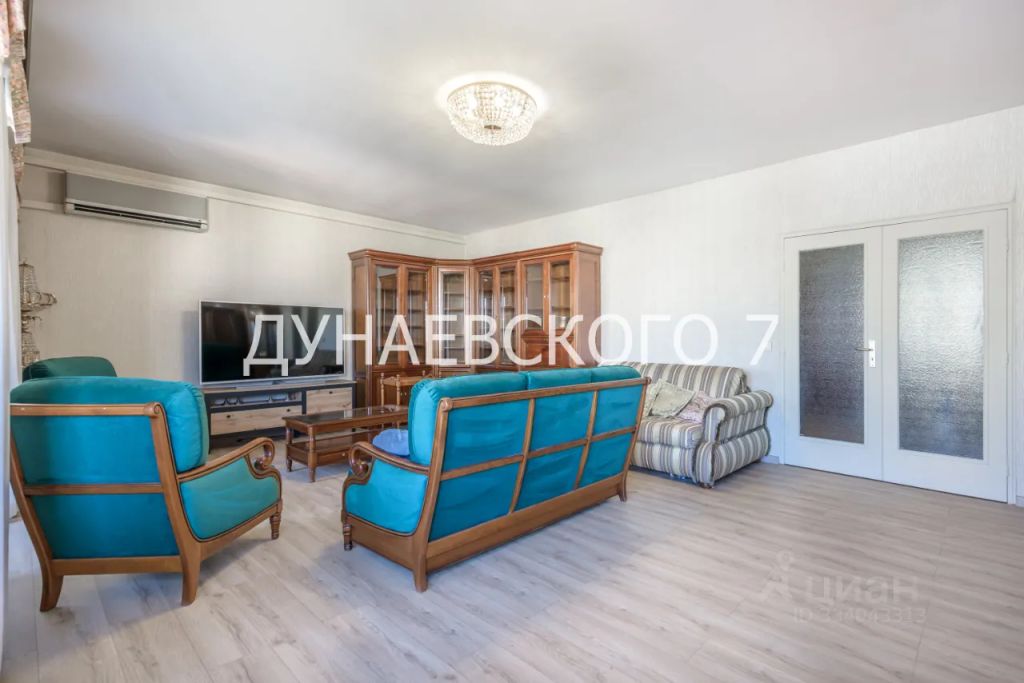 m. Studencheskaya: Apartment, 3-rooms