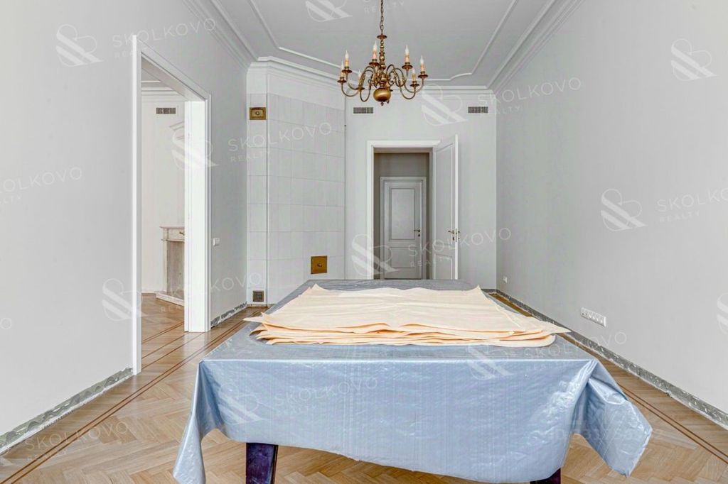 m. Aleksandrovsky sad: Apartment, 6-rooms