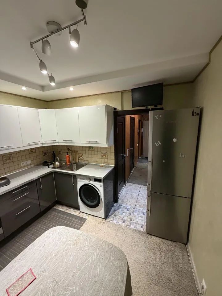 m. Levoberezhnaya: Apartment, 3-rooms