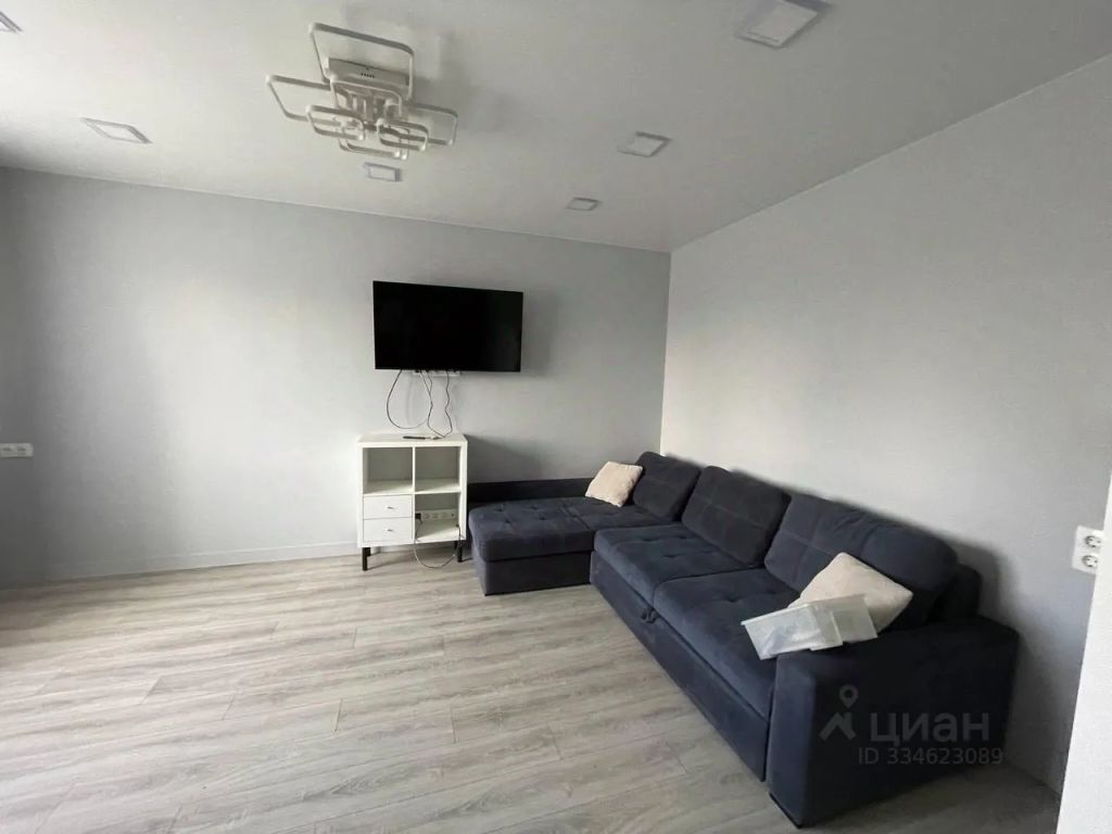 m. Lukhmanovskaya: Apartment, 1-rooms