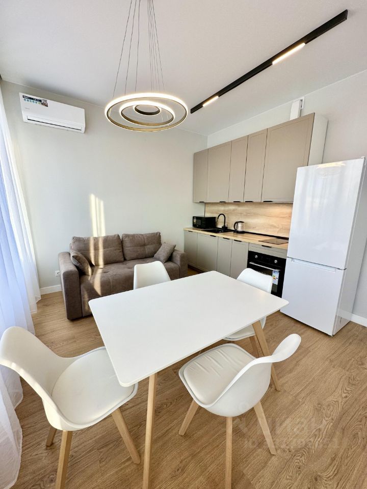 m. Verkhnie Kotly: Apartment, studio
