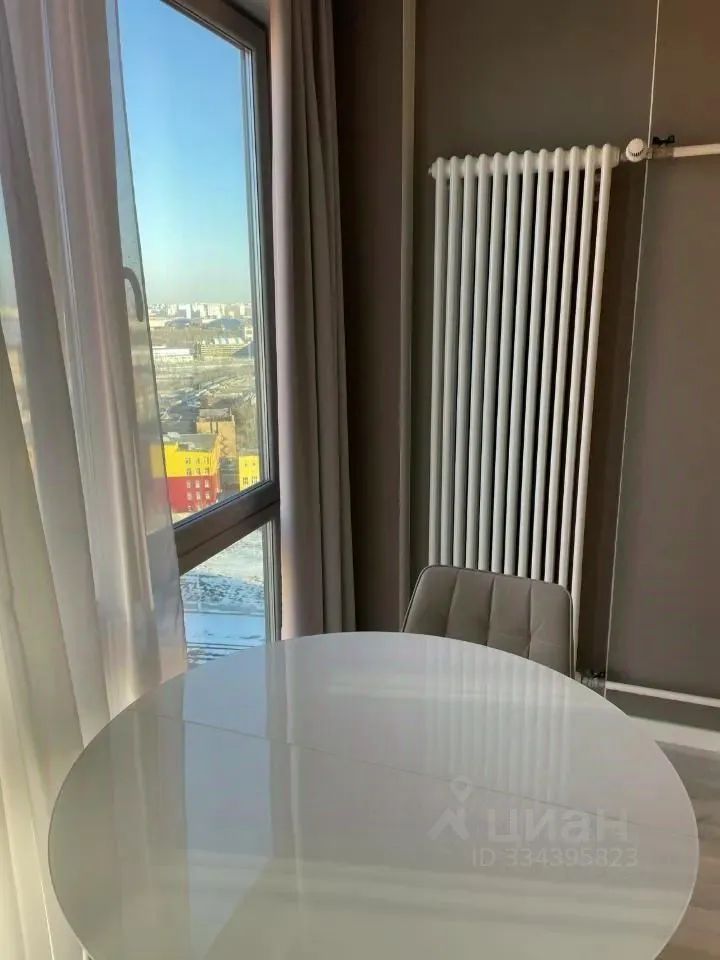m. ZIL: Apartment, 2-rooms