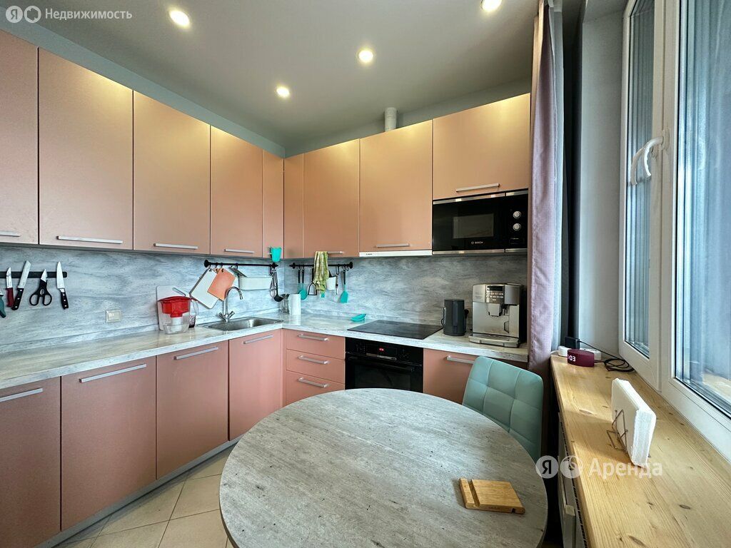 m. ZIL: Apartment, 1-rooms