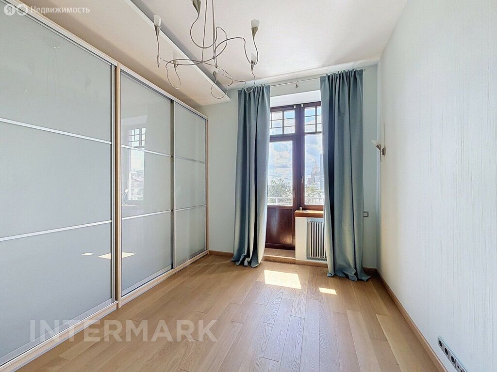 m. Barrikadnaya: Apartment, 4-rooms