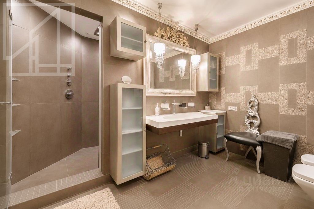 m. Kropotkinskaya: Apartment, 4-rooms
