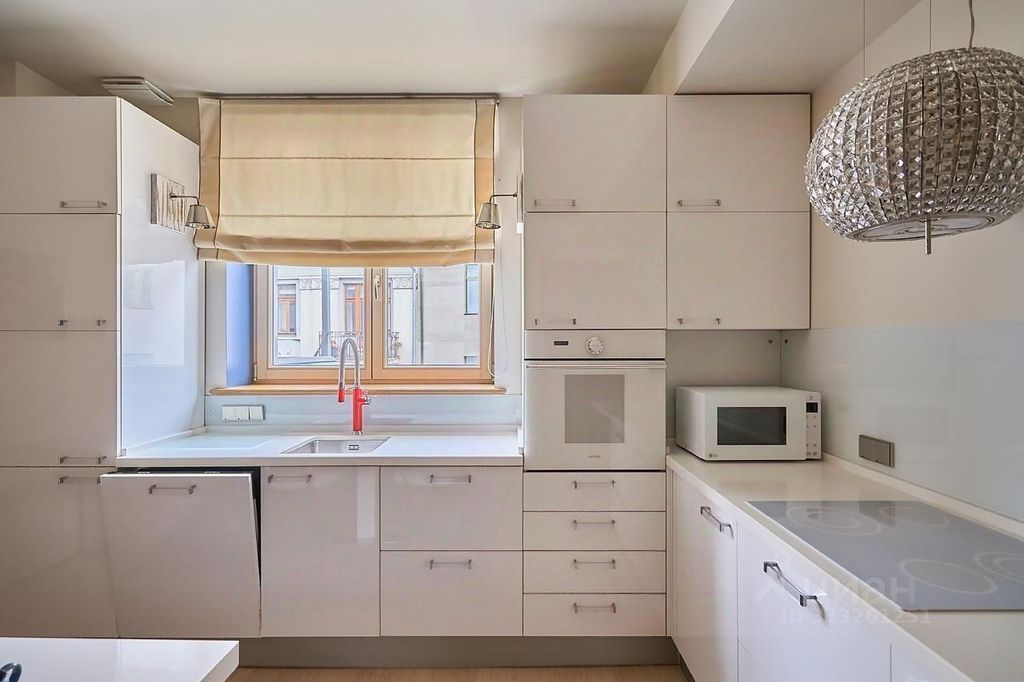 m. Smolenskaya: Apartment, 3-rooms