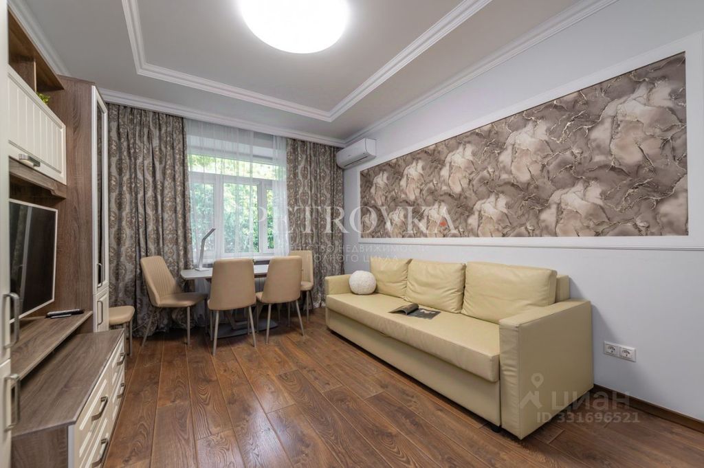 m. Tverskaya: Apartment, 2-rooms