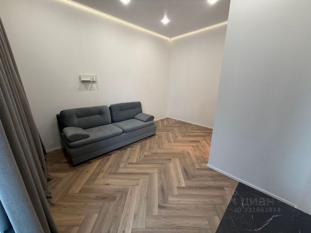 m. Molodezhnaya: Apartment, 3-rooms