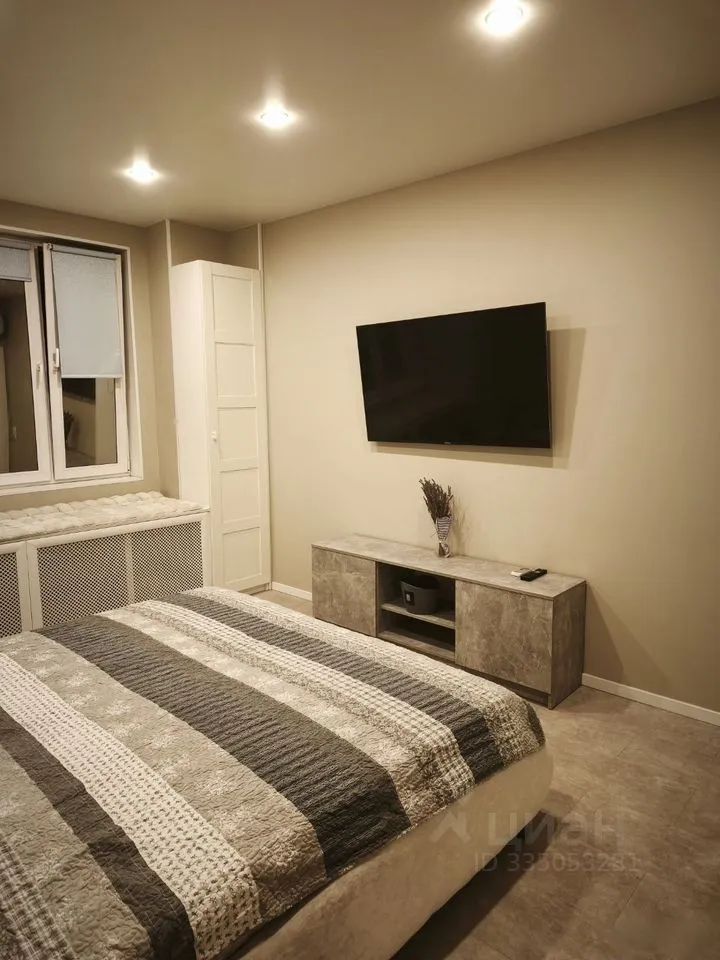 m. ZIL: Apartment, 1-rooms