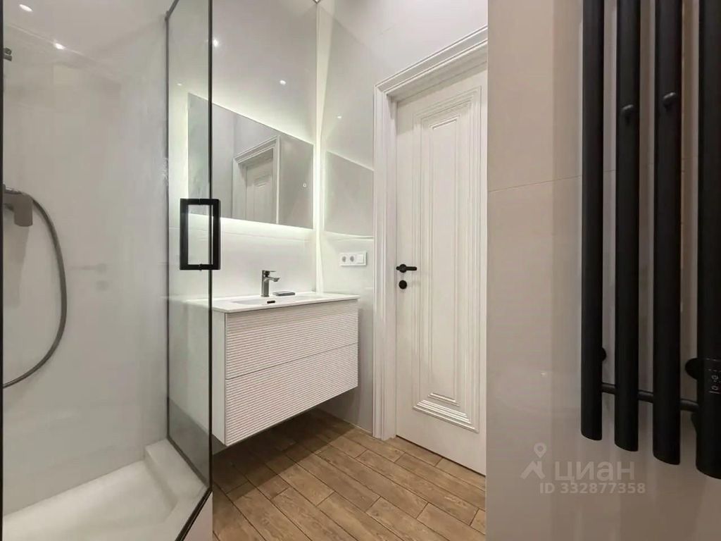 m. ZIL: Apartment, 2-rooms