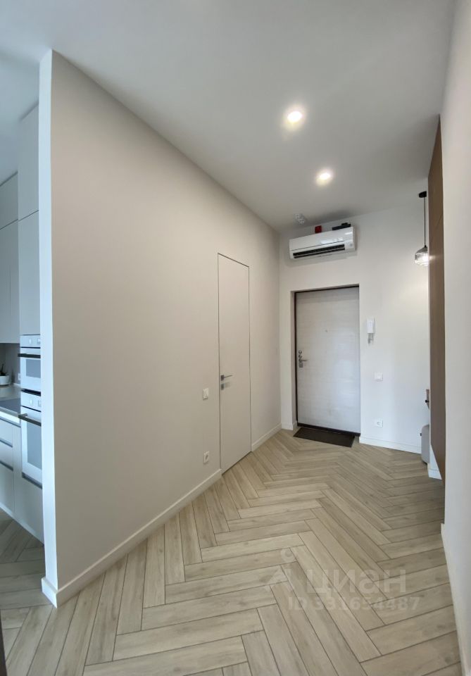 m. ZIL: Apartment, 2-rooms