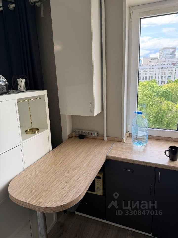 m. Ulitsa 1905 goda: Apartment, studio