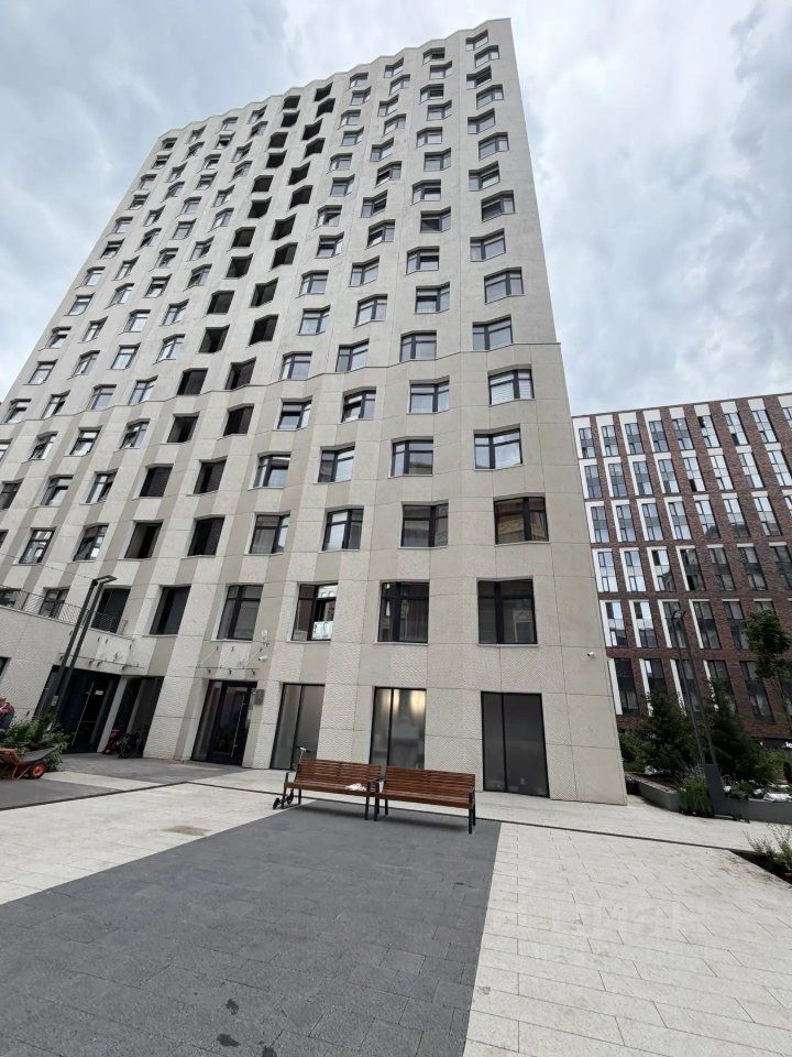 m. ZIL: Apartment, 2-rooms