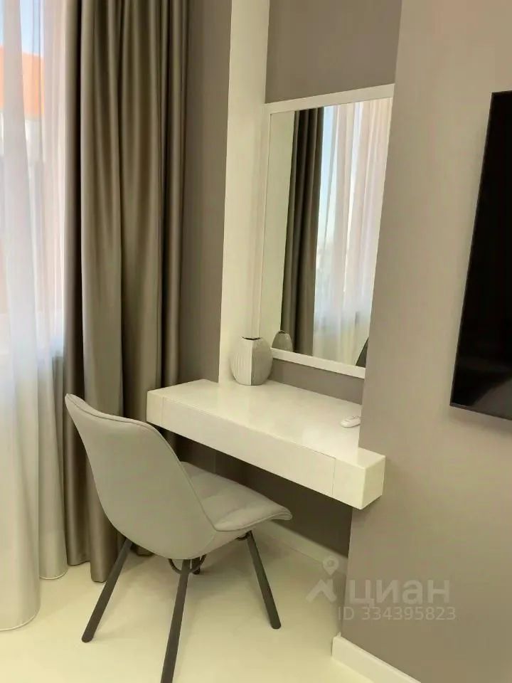 m. ZIL: Apartment, 2-rooms