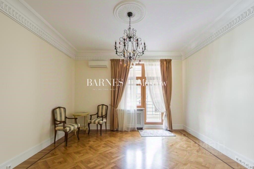 m. Kropotkinskaya: Apartment, 4-rooms