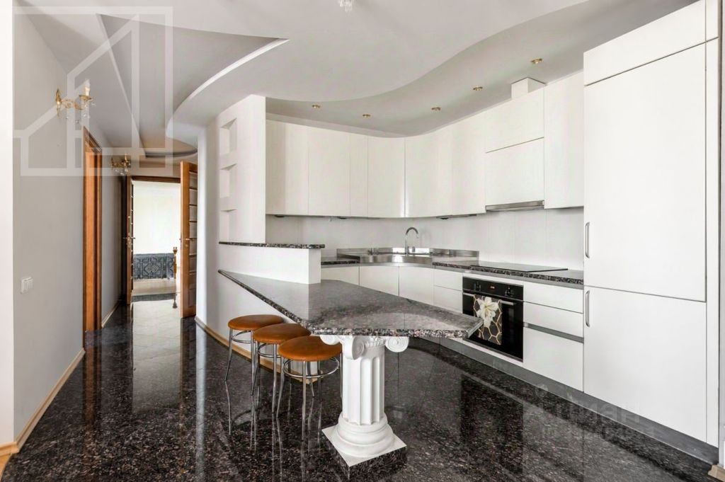m. Barrikadnaya: Apartment, 3-rooms