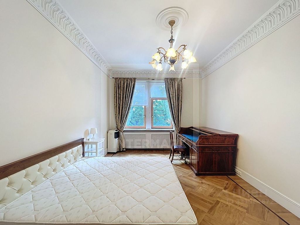 m. Kropotkinskaya: Apartment, 4-rooms