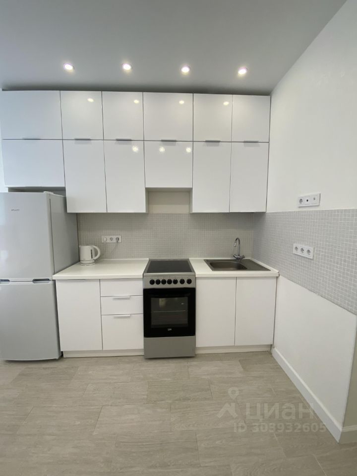 m. Lukhmanovskaya: Apartment, 1-rooms