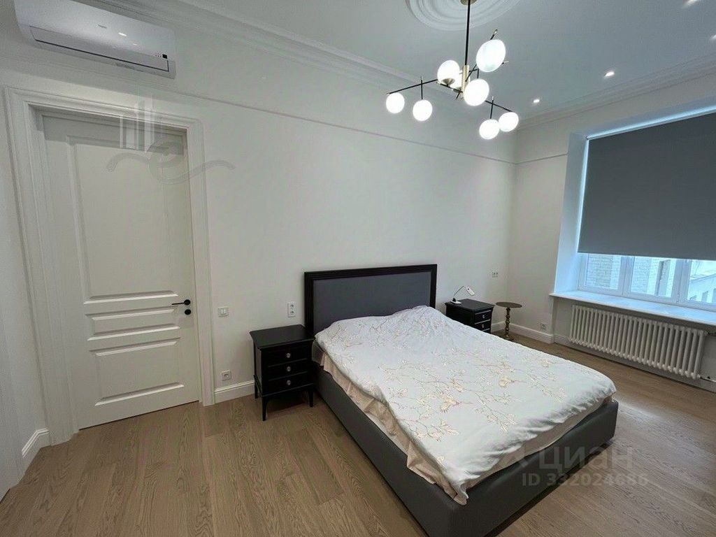 m. Trubnaya: Apartment, 4-rooms