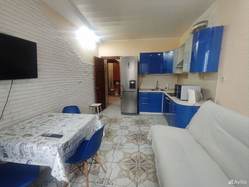 m. Lukhmanovskaya: Apartment, 2-rooms